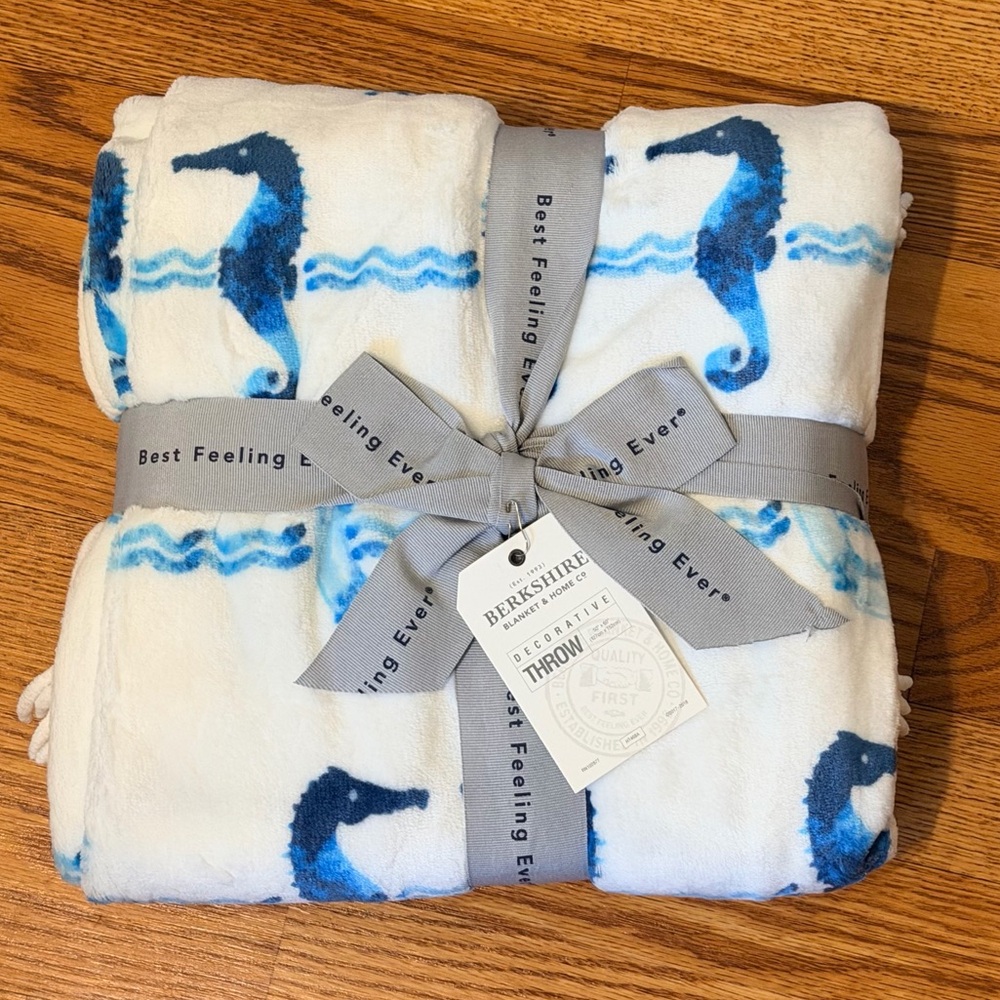 Berkshire Seaside Stripe VelvetLoft Throw NWT